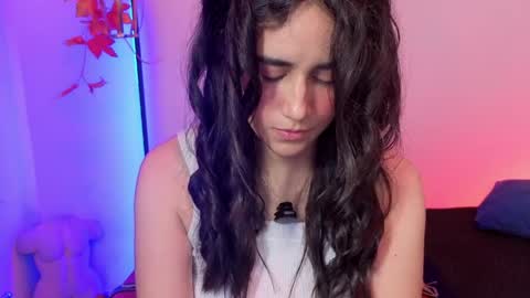 elowen_halley1 online show from April 3, 2026, 8:51 pm