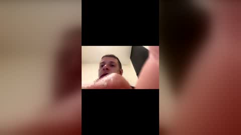 Snapshot of elpatriko9229 chatting on February 19, 2026, 11:01 pm ElPatriko9229 online show from February 19, 2026, 11:01 pm