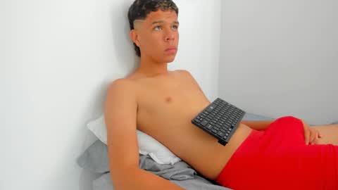 Snapshot of elpicha_dotado chatting on February 5, 2026, 2:43 pm elpicha_dotado online show from February 5, 2026, 2:43 pm