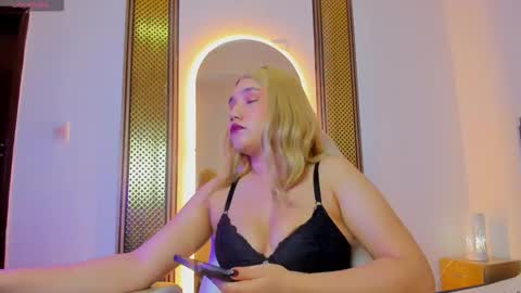 Snapshot of elsa69dreams chatting on February 16, 2026, 12:12 pm Elsa online show from February 16, 2026, 12:12 pm