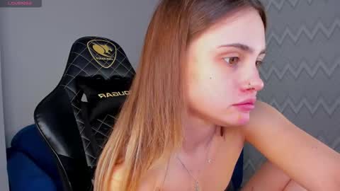 Snapshot of elsa_carterr chatting on October 16, 2025, 11:00 am elsa_carterr online show from October 16, 2025, 11:00 am