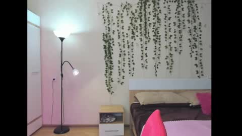 Elsa  online show from October 8, 2025, 1:47 am