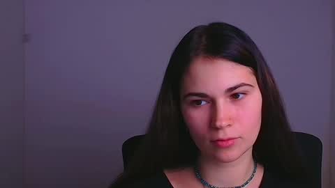 Elsa online show from December 7, 2024, 7:54 pm