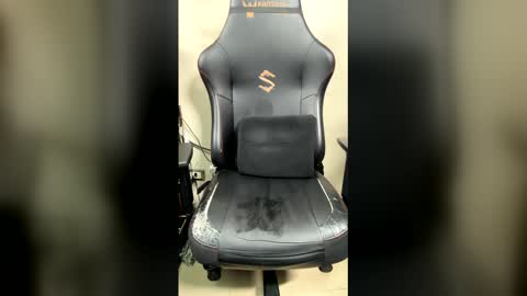 elsanti9q online show from February 27, 2026, 7:52 am