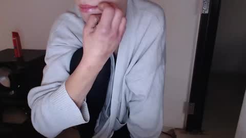 Snapshot of elssa_rush chatting on October 8, 2025, 10:46 am elssa_rush online show from October 8, 2025, 10:46 am