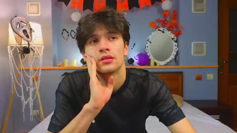 Elvano online show from November 3, 2025, 7:31 am