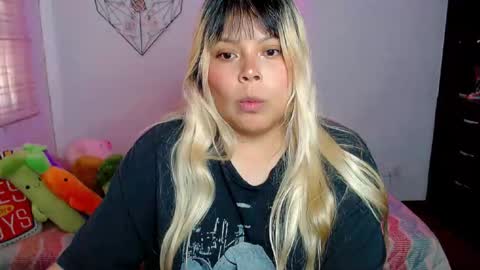 Snapshot of elymoon chatting on October 21, 2025, 10:10 pm Ely online show from October 21, 2025, 10:10 pm