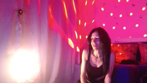 Elisa online show from October 8, 2025, 6:38 pm