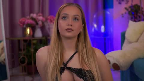 Elyssa online show from January 16, 2026, 7:40 pm