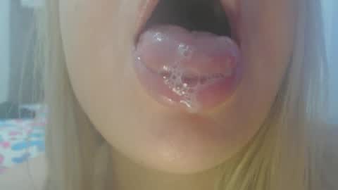 Snapshot of elza_blonde chatting on February 24, 2025, 7:19 pm E L Z A online show from February 24, 2025, 7:19 pm