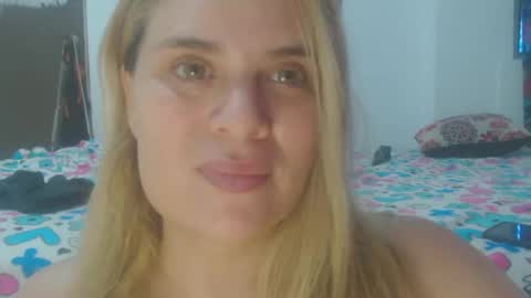 Snapshot of elza_blonde chatting on February 24, 2025, 10:36 pm E L Z A online show from February 24, 2025, 10:36 pm