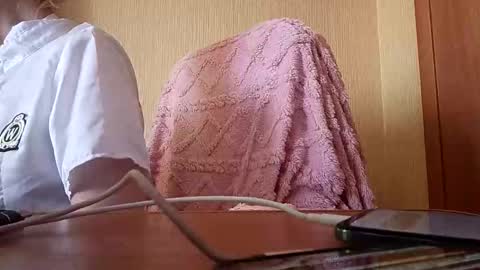 Snapshot of elza_com chatting on October 2, 2025, 3:24 am Elza Kom online show from October 2, 2025, 3:24 am