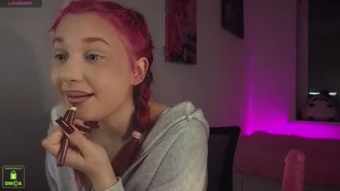 Em1l1a online show from October 26, 2025, 7:20 pm