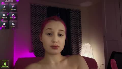 Em1l1a online show from November 10, 2025, 1:54 pm