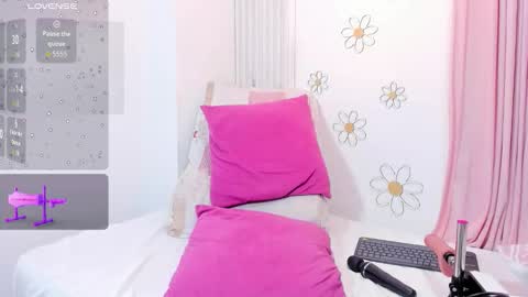 Snapshot of em_aa1 chatting on November 6, 2025, 2:01 am A N D R E A online show from November 6, 2025, 2:01 am