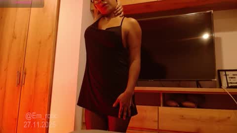 Snapshot of em_rotic chatting on November 27, 2025, 10:45 pm Emilia online show from November 27, 2025, 10:45 pm