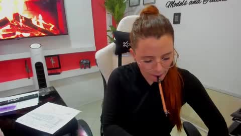 Estefany Martinez Acua INSTAGRAM ema 04oficial online show from January 28, 2025, 9:19 pm