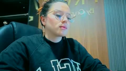 Snapshot of ema_04 chatting on February 2, 2026, 3:11 pm Estefany Martinez Acua INSTAGRAM ema 04oficial online show from February 2, 2026, 3:11 pm