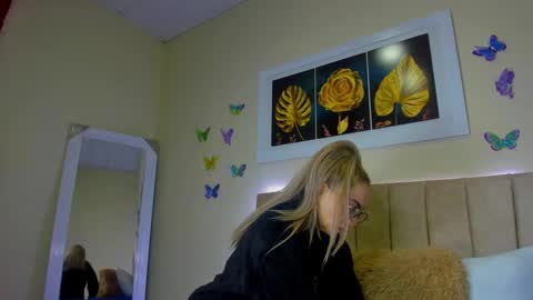 ema garcia  online show from October 2, 2025, 12:34 pm