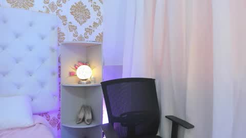 Ema Lambert  online show from February 11, 2026, 4:56 pm