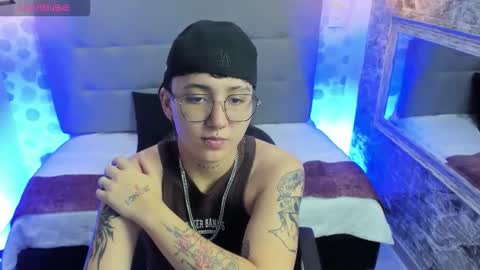 emahills__axelrose online show from September 30, 2025, 2:38 am