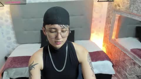 emahills__axelrose online show from October 3, 2025, 3:47 am