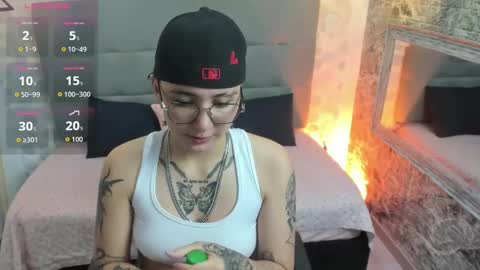 emahills__axelrose online show from October 9, 2025, 5:38 am