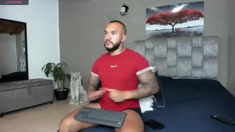 Snapshot of emanuelspencer chatting on February 11, 2025, 6:01 pm emanuelspencer online show from February 11, 2025, 6:01 pm
