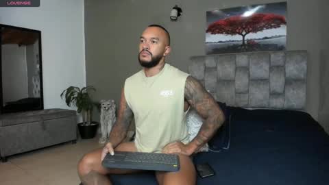 Snapshot of emanuelspencer chatting on February 13, 2025, 12:00 pm emanuelspencer online show from February 13, 2025, 12:00 pm