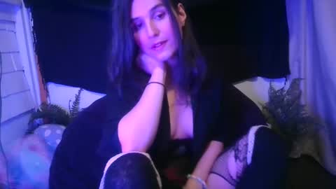 Snapshot of embers_of_eternity chatting on December 25, 2024, 1:10 am Ellie online show from December 25, 2024, 1:10 am