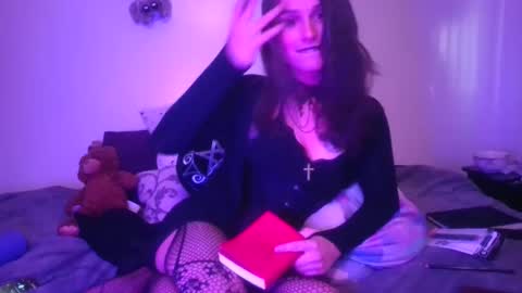 Snapshot of embers_of_eternity chatting on January 27, 2025, 11:00 pm Ellie online show from January 27, 2025, 11:00 pm