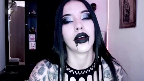 Snapshot of emearld_black chatting on December 4, 2024, 8:45 am Emerald Black online show from December 4, 2024, 8:45 am