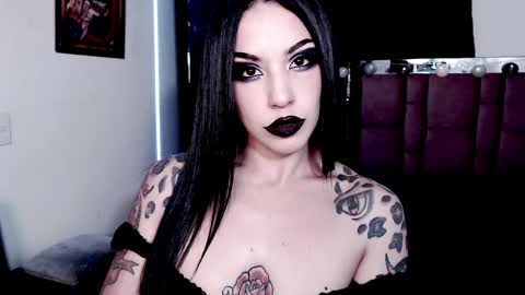 Snapshot of emearld_black chatting on January 28, 2025, 11:17 am Emerald Black online show from January 28, 2025, 11:17 am