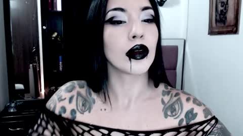 Snapshot of emearld_black chatting on October 8, 2025, 6:00 am Emerald Black online show from October 8, 2025, 6:00 am