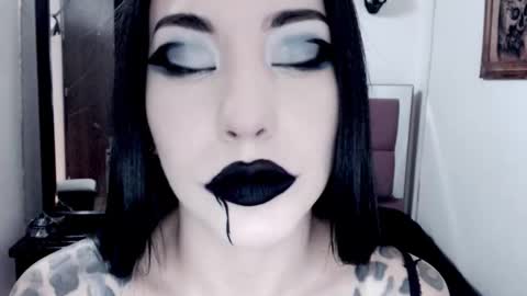 Snapshot of emearld_black chatting on October 29, 2025, 6:15 am Emerald Black online show from October 29, 2025, 6:15 am