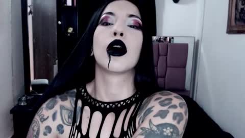 Snapshot of emearld_black chatting on October 30, 2025, 5:31 am Emerald Black online show from October 30, 2025, 5:31 am