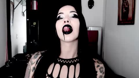 Snapshot of emearld_black chatting on December 18, 2025, 6:41 am Emerald Black online show from December 18, 2025, 6:41 am