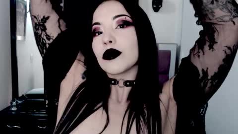 Snapshot of emearld_black chatting on December 22, 2025, 4:31 am Emerald Black online show from December 22, 2025, 4:31 am