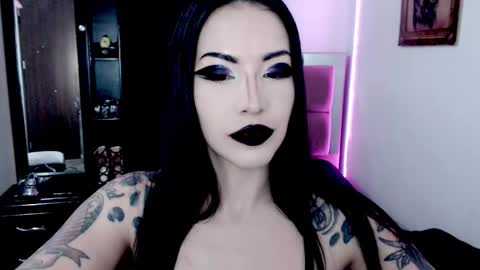 Snapshot of emearld_black chatting on January 7, 2026, 6:49 am Emerald Black online show from January 7, 2026, 6:49 am