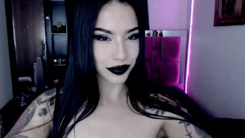 Snapshot of emearld_black chatting on February 2, 2026, 5:06 am Emerald Black online show from February 2, 2026, 5:06 am