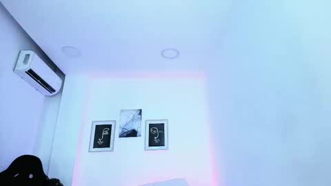 Snapshot of emelie_89 chatting on March 3, 2025, 12:16 pm emelie_89 online show from March 3, 2025, 12:16 pm