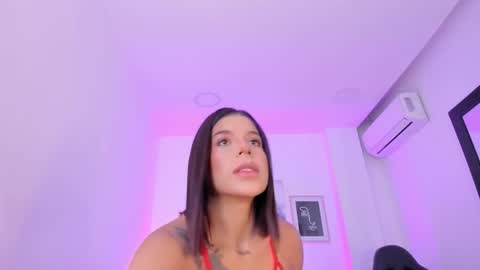 Snapshot of emelie_89 chatting on March 4, 2025, 12:01 pm emelie_89 online show from March 4, 2025, 12:01 pm