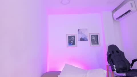 Snapshot of emelie_89 chatting on March 7, 2025, 3:07 pm emelie_89 online show from March 7, 2025, 3:07 pm