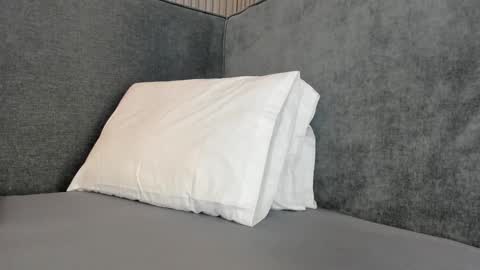 emelie_89 online show from November 22, 2025, 11:53 am