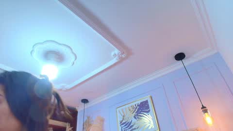 Snapshot of emelie_ch_ chatting on January 10, 2025, 2:35 am Emily online show from January 10, 2025, 2:35 am