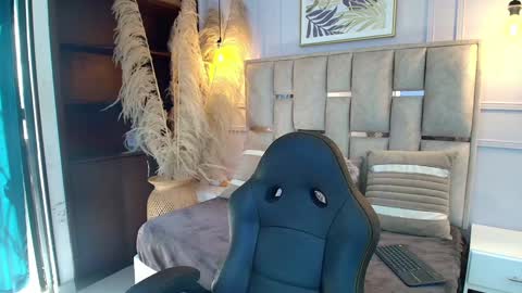Snapshot of emelie_ch_ chatting on January 19, 2025, 2:49 pm Emily online show from January 19, 2025, 2:49 pm