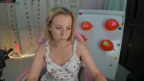 Snapshot of emely_garcias chatting on September 30, 2025, 11:15 am emelia online show from September 30, 2025, 11:15 am