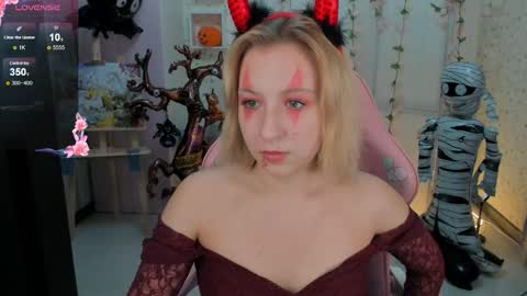 Snapshot of emely_garcias chatting on October 31, 2025, 12:06 pm emelia online show from October 31, 2025, 12:06 pm