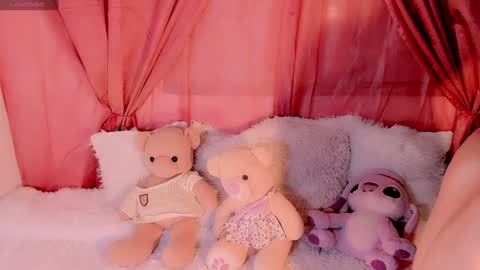 Snapshot of emely_rous chatting on December 20, 2024, 5:14 am Emely Rous online show from December 20, 2024, 5:14 am