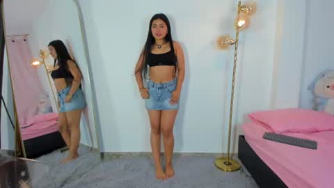 Snapshot of emi_latingirl chatting on June 25, 2026, 10:42 am EMILY online show from June 25, 2026, 10:42 am